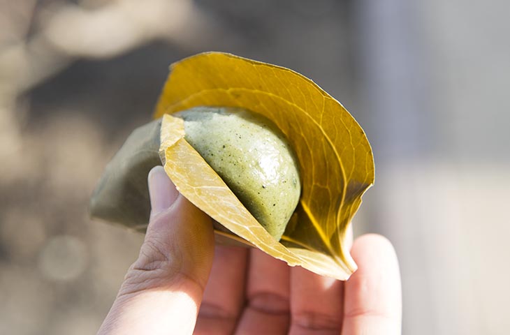 大島名物「かしわんば」は大島版柏もち