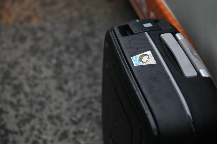 ルーク・ロウ（イギリス、チームスカイ）のスーツケース　これもRaphaが供給したものだ