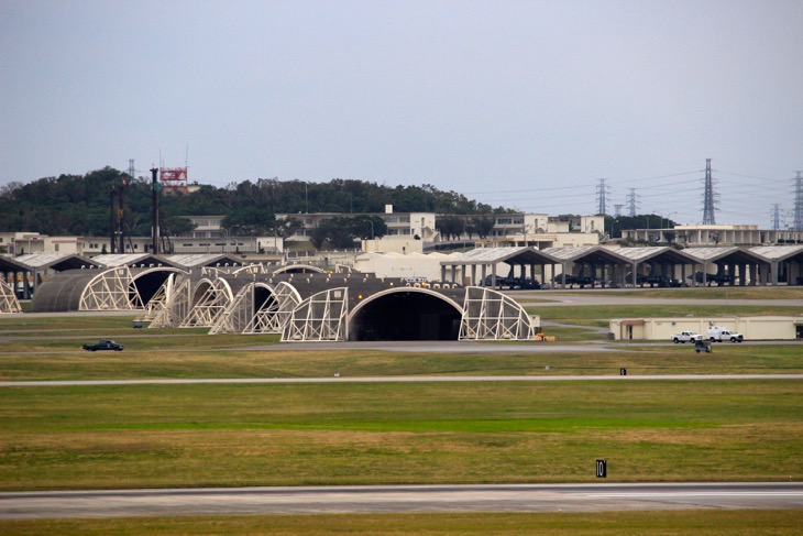 展望スペースから見渡した嘉手納飛行場