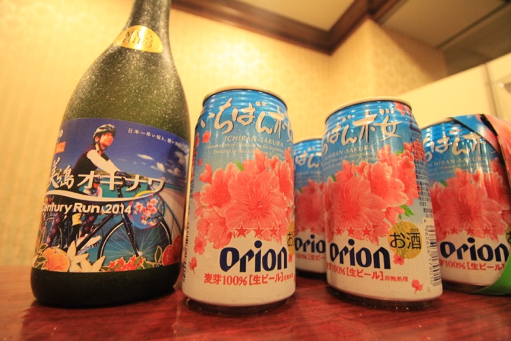 この時期限定の桜の絵柄のオリオンビールと大会記念泡盛が飲み放題