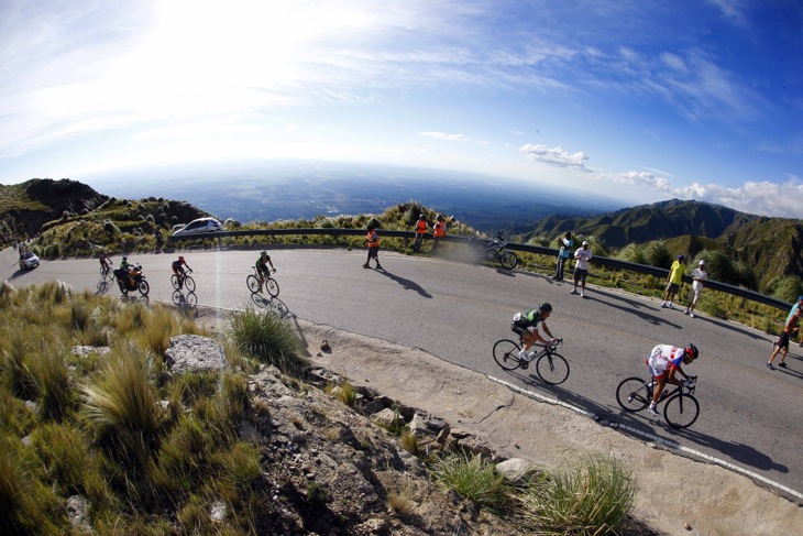 南米アルゼンチンで開催されるツール・ド・サンルイス。今年も1級山岳フィロ・シエラ・コメチンゴネスがコースに組み込まれた