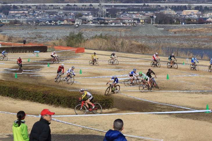 芝区間は縦横無尽にコーナーでうめつくされたコースレイアウトはテクニックとパワーが必要になった