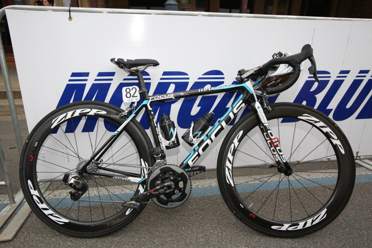 スラム電動ワイヤレスのプロトタイプを搭載した身長159cmサミュエル・ドゥムラン(フランス、AG2Rラモンディアール)のバイク