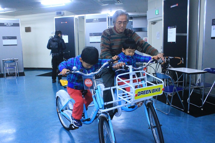 4人乗りの自転車試乗も