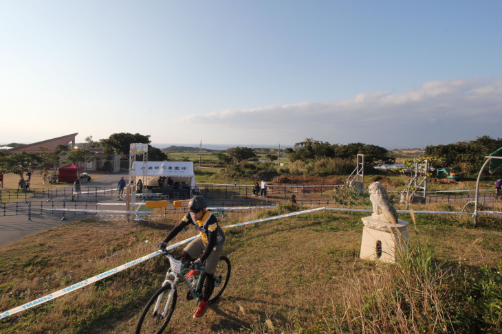 南に太平洋を臨む糸満市観光農園が会場だ