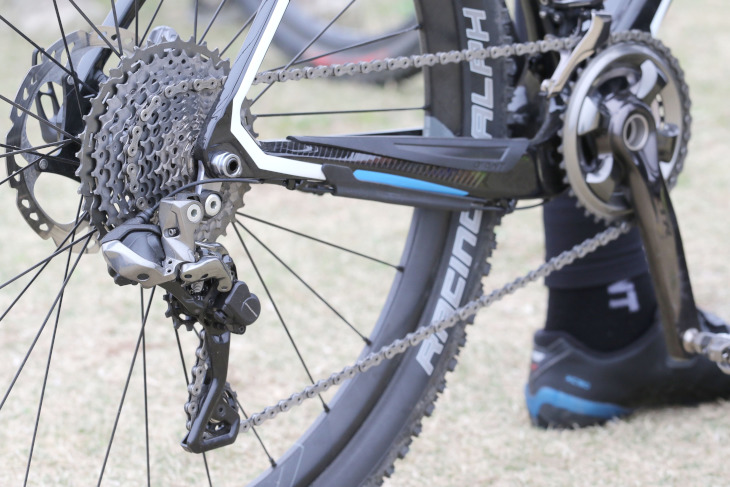 エリート優勝の門田基志らは国内では実戦初投入となるシマノXTR Di2を使用