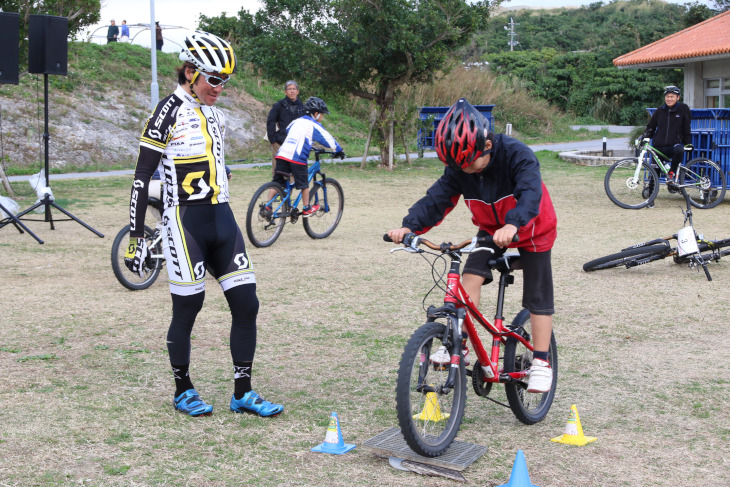 松本選手らトップライダーによるキッズ向けスクールも