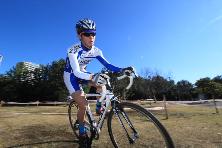 序盤から落ち着いて独走した重田兼吾(Team CUORE)