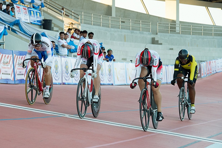 女子エリートスプリント　5位の前田佳代乃（右から2人目、京都）と6位石井貴子（右から3人目、JPCA・JPCU千葉）