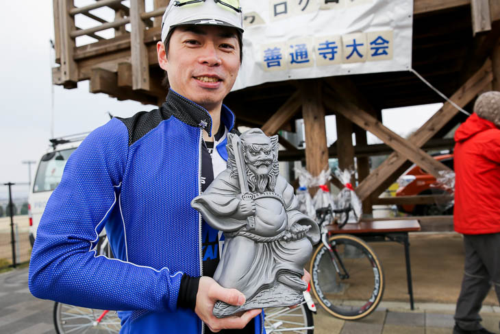 C1 各クラス優勝者へ贈られた”鍾馗”像。讃岐製鬼㈱からの提供