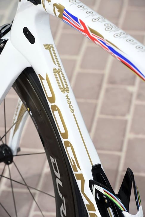 ロゴマークは世界選手権個人TT金メダルを意味するゴールドカラー