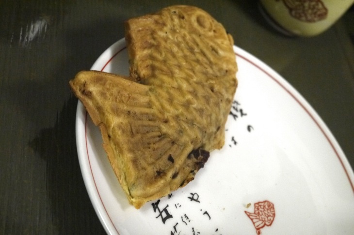 しっぽまでぎっちりとアンコの詰まったたい焼きは、日本人にもごちそうですよね