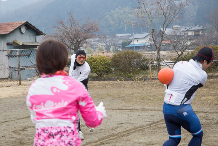 ドッジボールは柔らかいボールがゆるーく飛んでくるので当たっても痛くありません