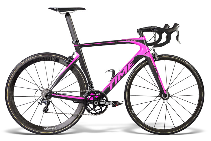 FUCHSIA（モデルバイクはSKYLON）