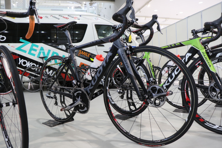 使用機材は昨年から引き続きKUOTA。写真はオスカル・プジョル(スペイン)のKOM