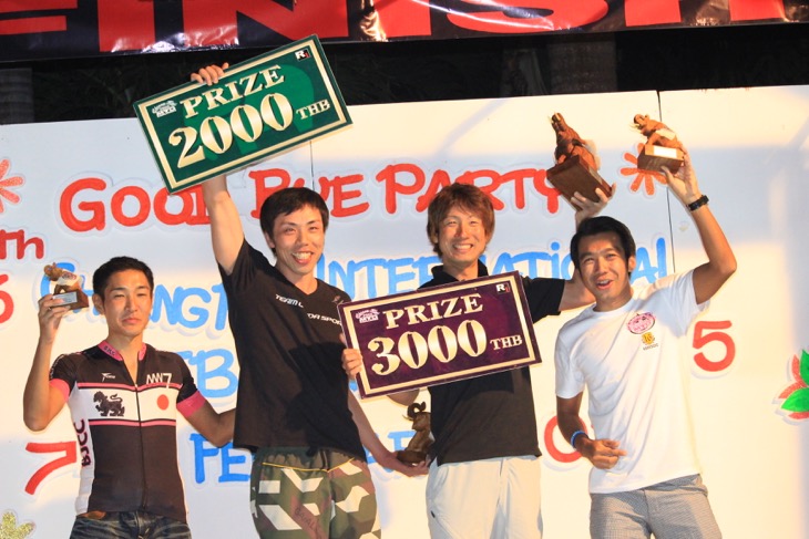 総合トップの斉藤亮（ブリヂストンアンカー）には3000バーツ（約12,000円）の賞金が渡された