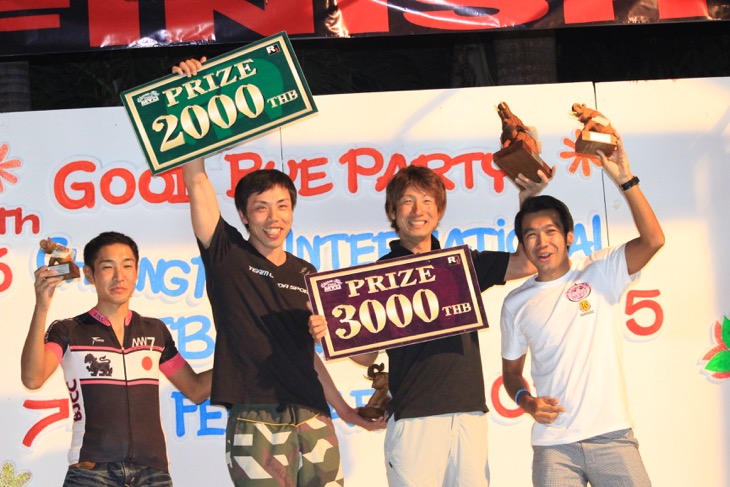 総合トップの斉藤亮(ブリヂストンアンカー)には3000バーツ(約12,000円)の賞金が渡された