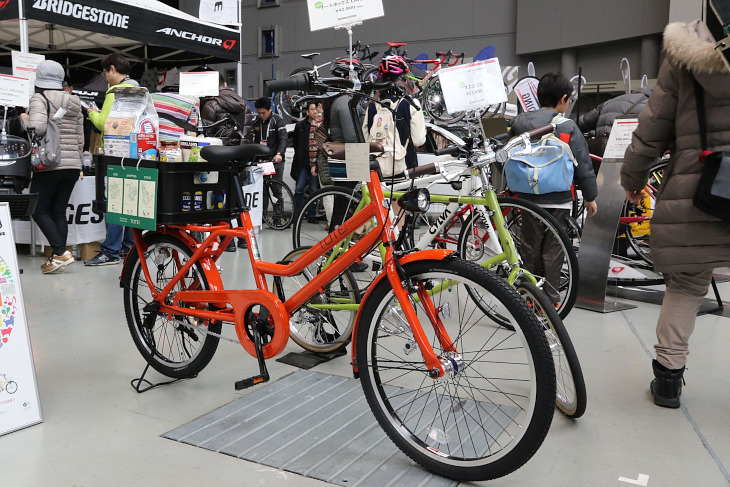 上尾市を拠点とするブリヂストンサイクルは、タウンユース系バイクをメインに展示