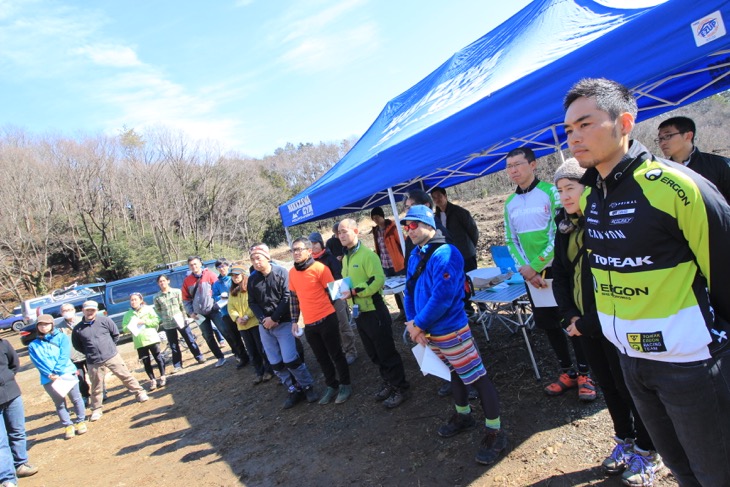 配布会には池田佑樹さん(トピーク・エルゴン)らの姿も