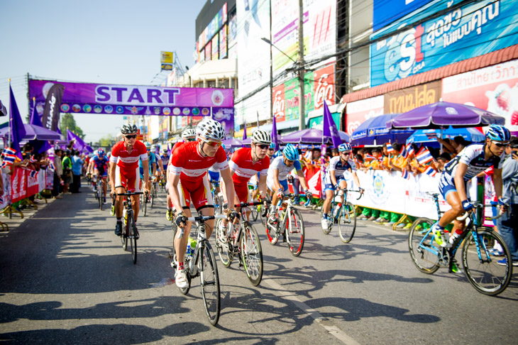 タイ北西部のナコーンラーチャシーマーをスタートしていく