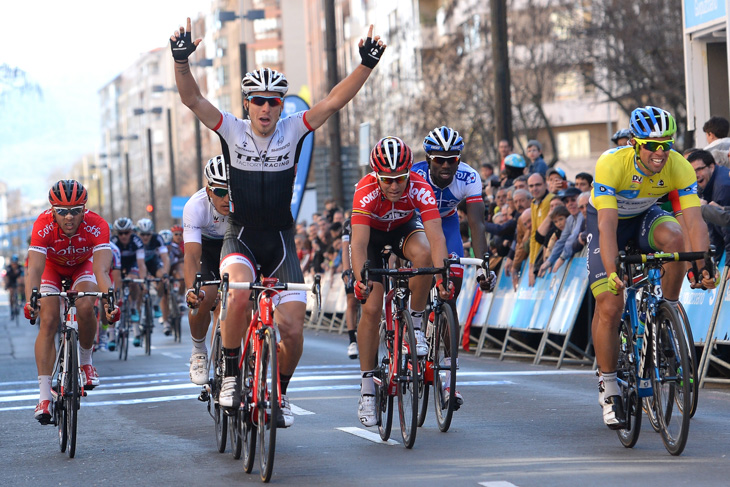スプリント勝利を飾ったファビオ・フェリーネ(イタリア、トレックファクトリーレーシング)