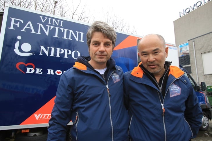 ジロ・デ・イタリアでステージ優勝の経験がある監督のマリオ・マンゾーニ氏と大門宏氏