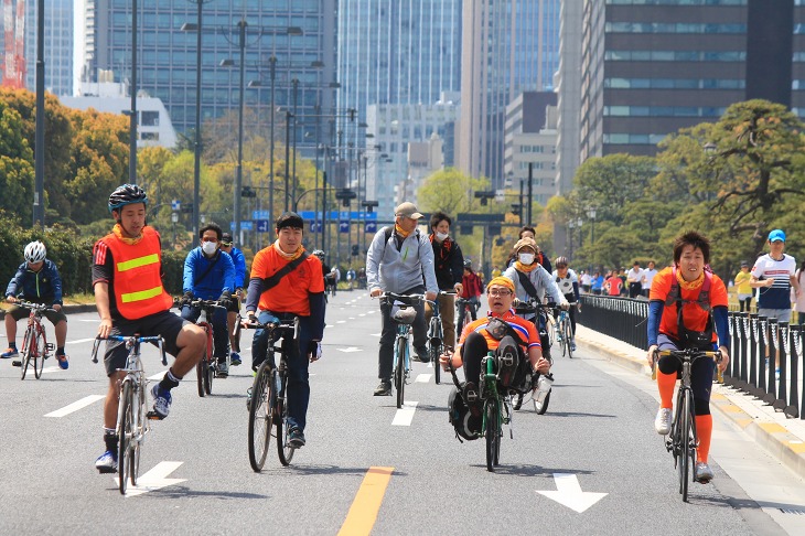 ひろびろと走ることができるパレスサイクリング