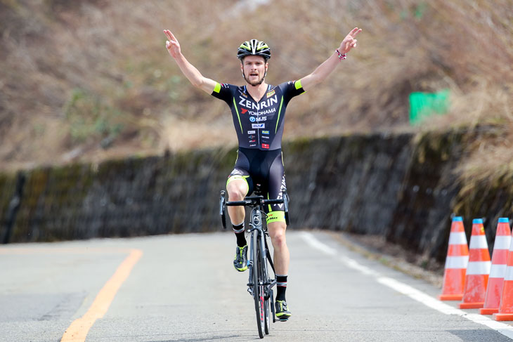 オスカル・プジョル（チーム右京）が優勝