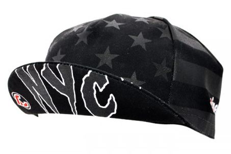帽体は星条旗をモチーフとしており、ストライプと星が描かれている