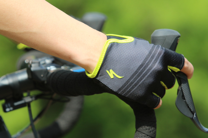 手のひらの窪みを埋めるパッドで快適性を向上 スペシャライズド グレイル・グローブ - 新製品情報2015  cyclowired