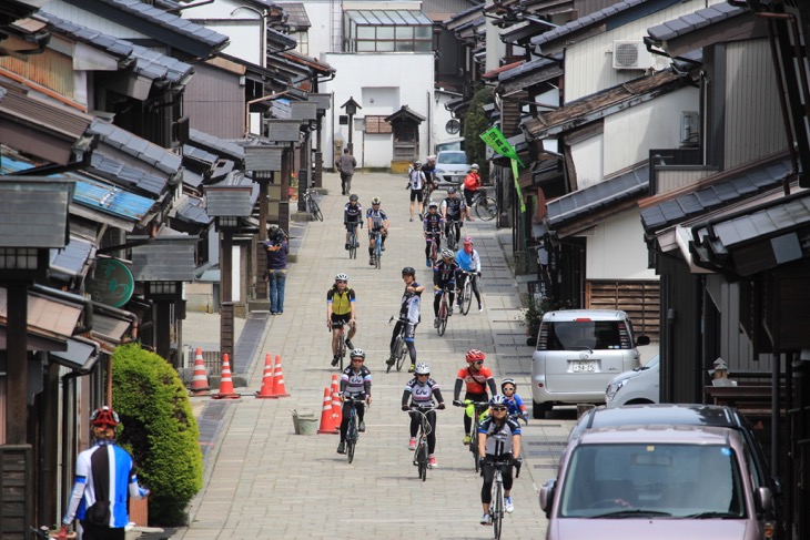 「おわら風の盆」で知られる八尾の諏訪町本通はフォトジェニックだ