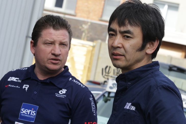 橋川健とトム・マールテンスコーチ　ともにCCTチャンピオンシステムのスタッフを兼任