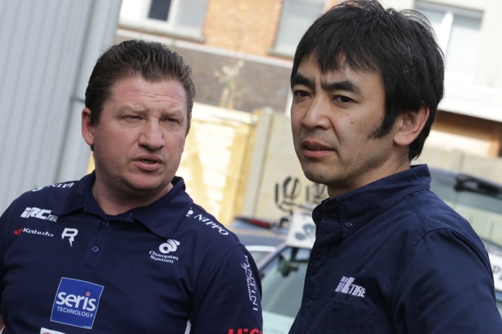 橋川健とトム・マールテンスコーチ ともにCCTチャンピオンシステムのスタッフを兼任