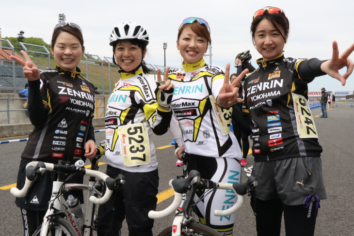 Team UKYOのジャージでバッチリ決めた女子チーム