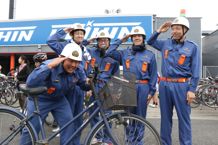 こちらはコスプレ...ではなく栃木県大田原市の本物の消防士さんのみなさん