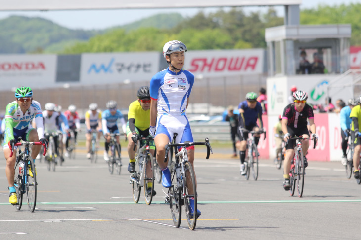 4時間の部は風間博之選手(サイクルフリーダム)が総合優勝