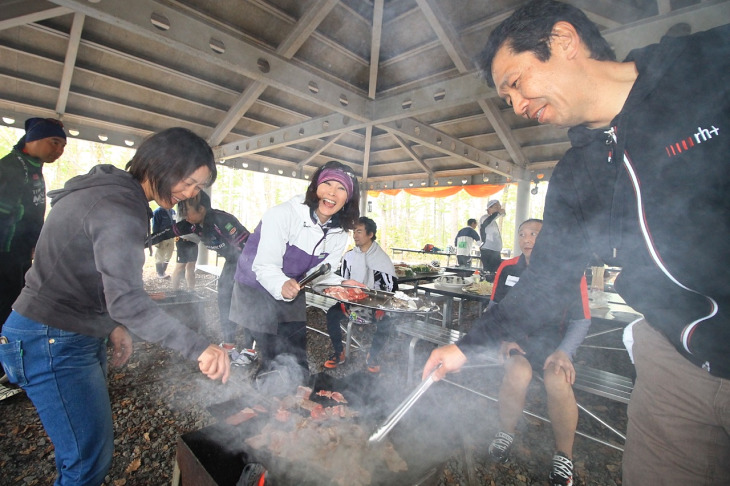 ゴール後のBBQを目標に頑張ったライダーは多かった。益子さんもその1人