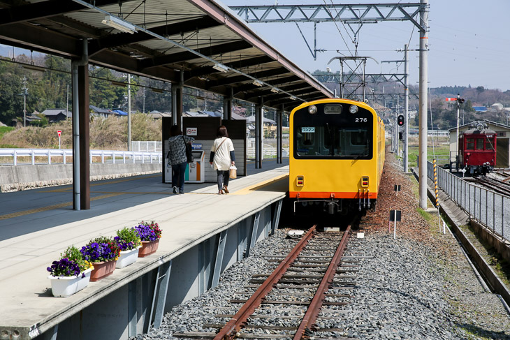 三岐鉄道北勢線は762mm軌間のナローゲージ。阿下喜駅にて