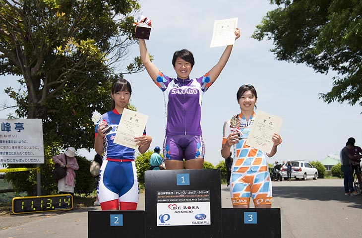 修善寺カップ女子オープン 総合表彰 梶原悠未(筑波大付属坂戸高校)が2連覇。2位に小島蓉子(日本体育大学) 3位は岡本二菜(スミタエイダイパールイズミラバネロ)