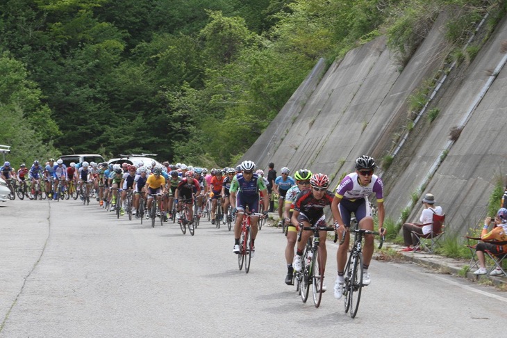 味噌川ダムの周回路はアップダウンもあり厳しいものだ