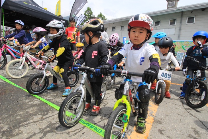 キックバイクでのキッズレース。走りは本格派です