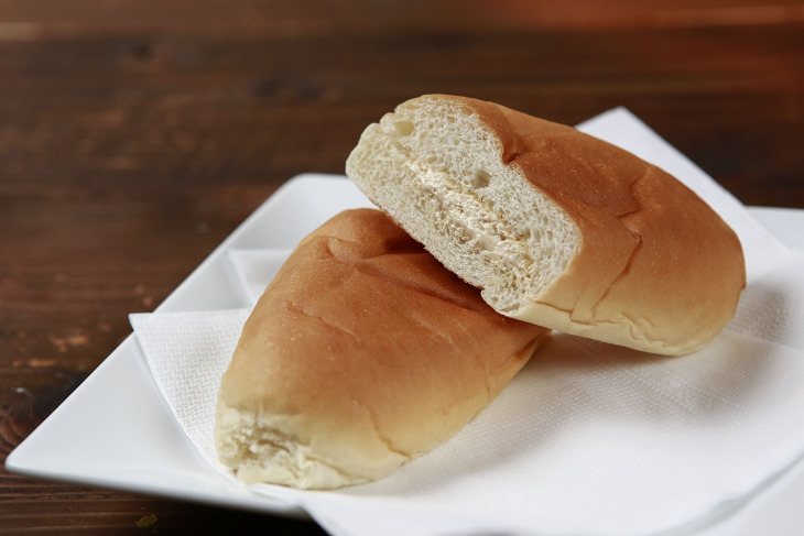 地元で定番の気仙沼クリームパンが用意されている
