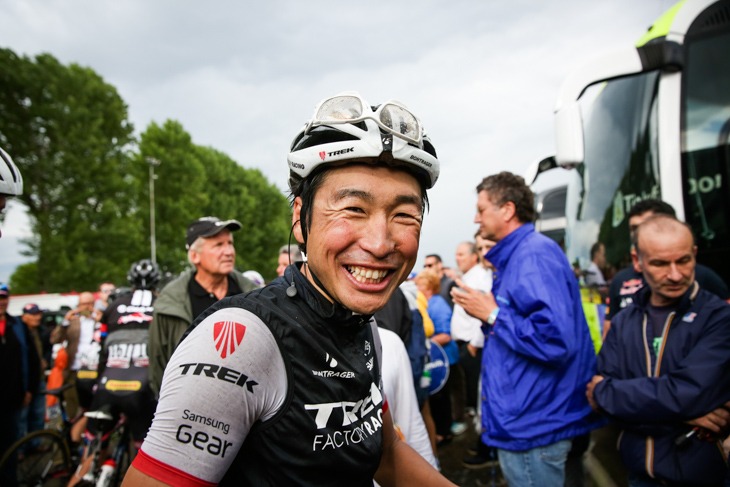 雨のステージを終えた別府史之(トレックファクトリーレーシング)