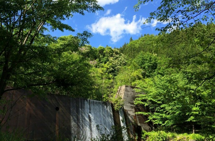 大弛峠のゴール地点は爽やかな空気に包まれている