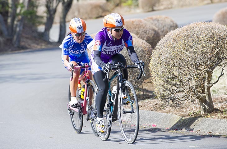 2014年チャレンジサイクルロードレース　坂口聖香（日本体育大学）との一騎打ちを制して優勝
