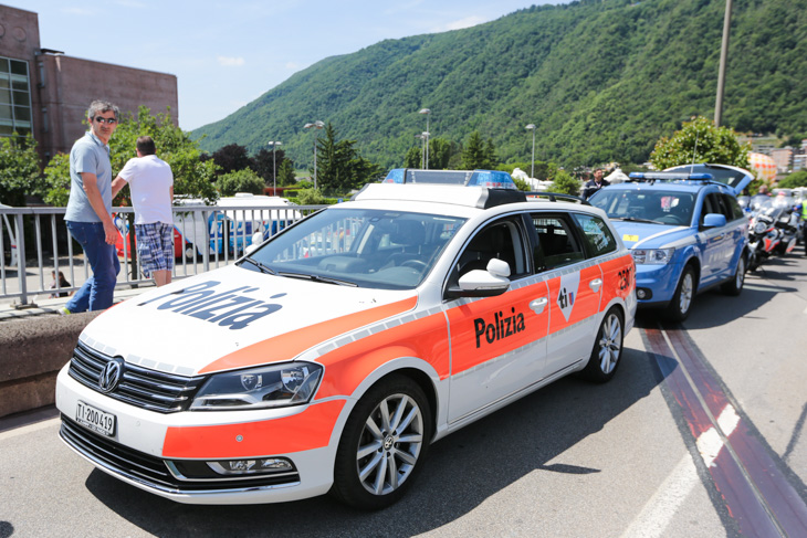 スイスの警察とイタリアの警察のコラボ