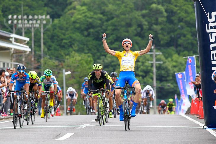 ニール・ヴァンデルプローグ（アヴァンティレーシングチーム）がプロローグに続いて連勝