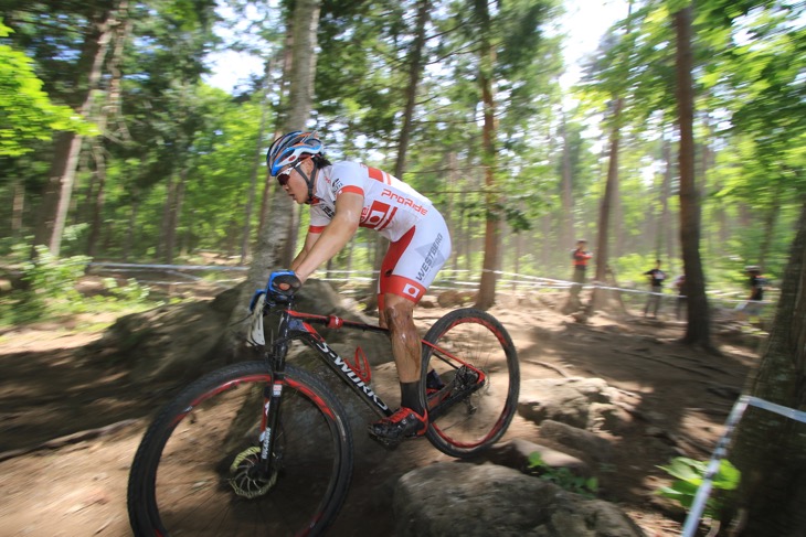 全日本MTBジュニアチャンピオンジャージで走る平林安里