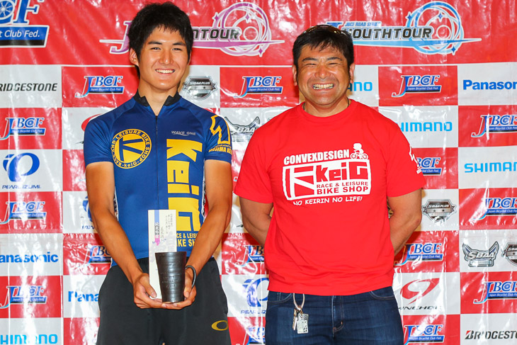 一般の部 男子Aで優勝の小嶋健太(金沢高校)。父の小嶋敬二氏(V.I.C)も走った