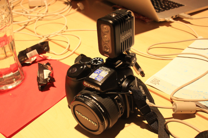 アクションカメラ用ライト「kudos」は1眼レフカメラの動画撮影にも使用できる